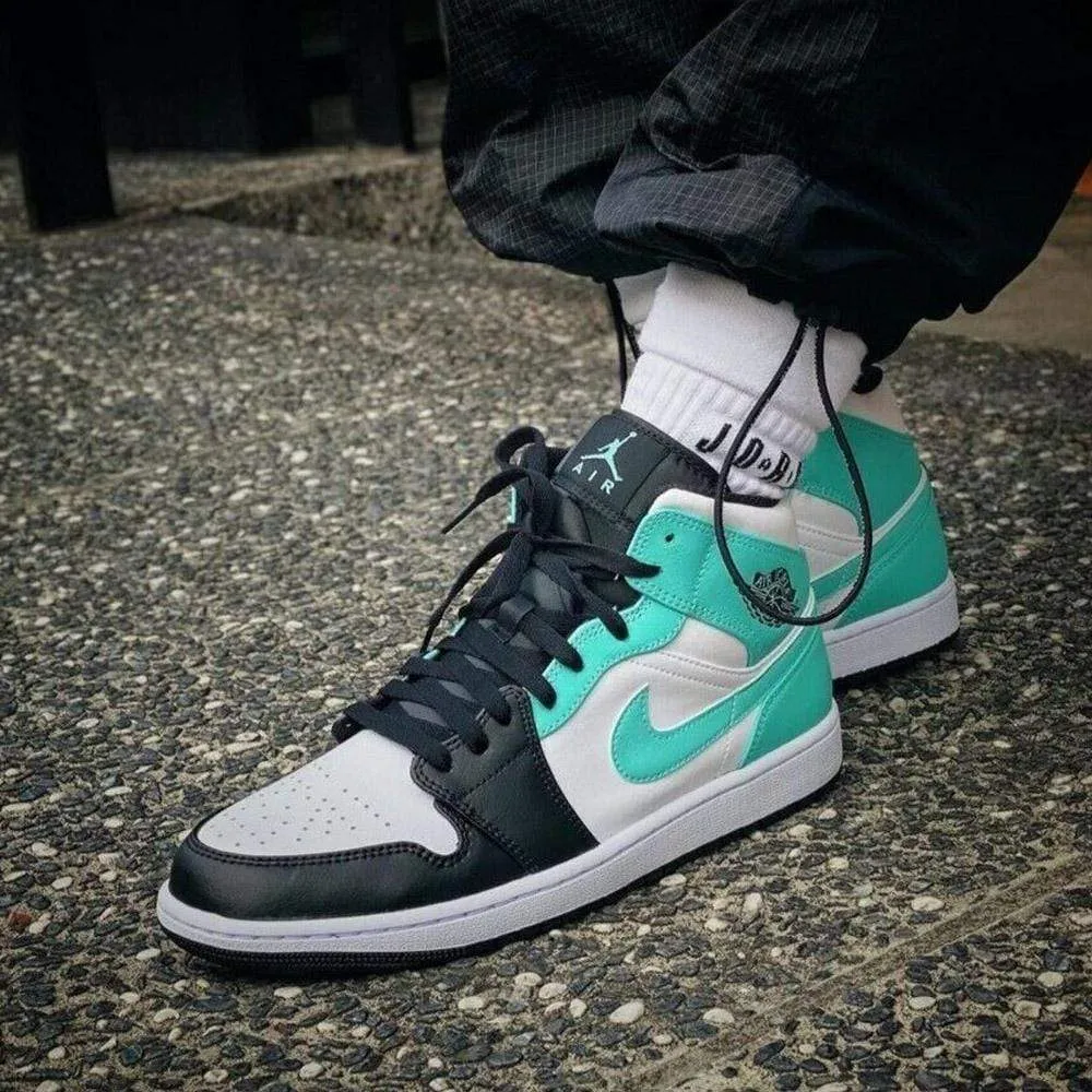 Air Jordan 1 Mid “Igloo"