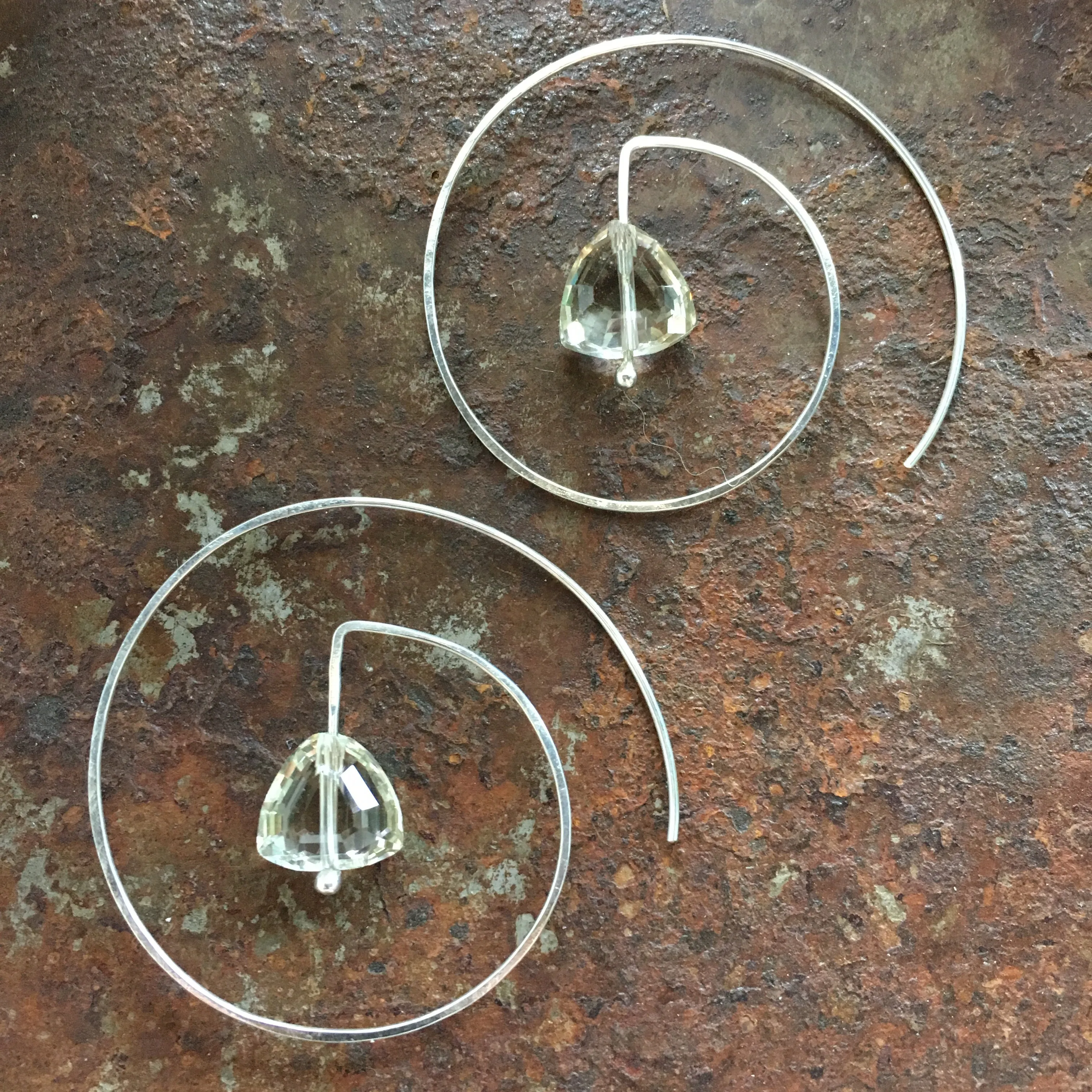 Deco hoops in gemstones