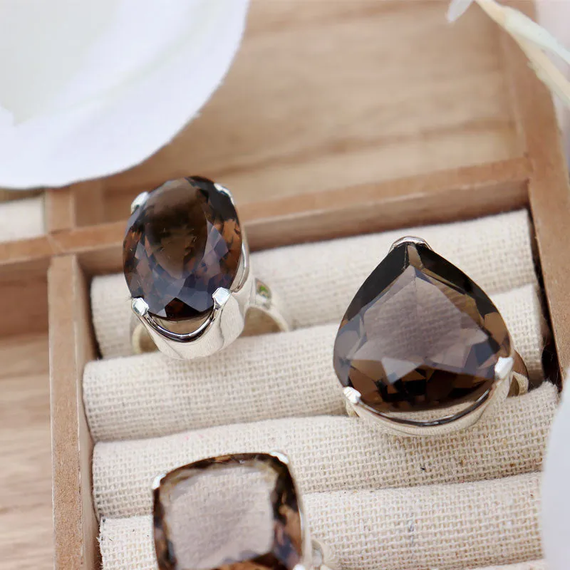 Maan Smoky Quartz Oval Shaped Ring