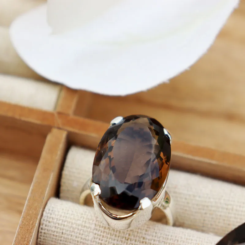 Maan Smoky Quartz Oval Shaped Ring