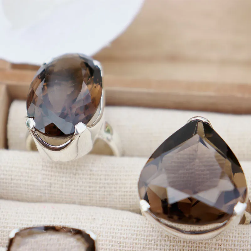 Maan Smoky Quartz Oval Shaped Ring