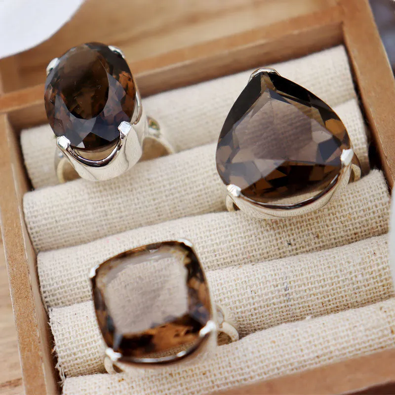 Maan Smoky Quartz Oval Shaped Ring