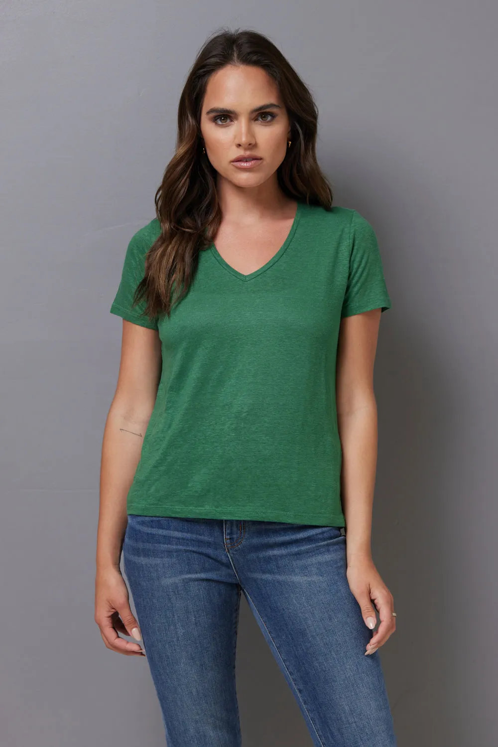 Majestic Short Sleeve Linen V-Neck in Emerald