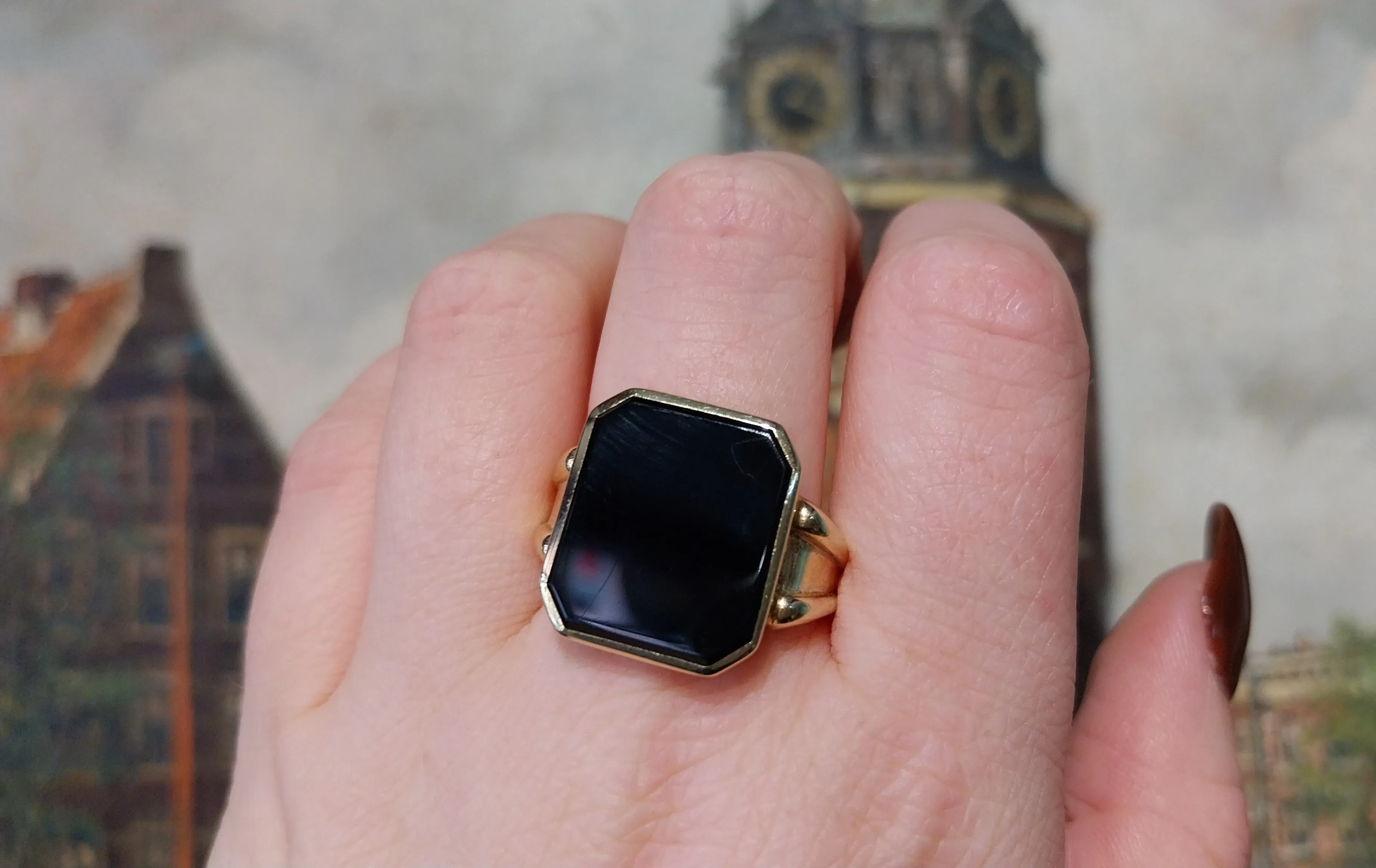 Vintage Dutch gold signet ring with onyx