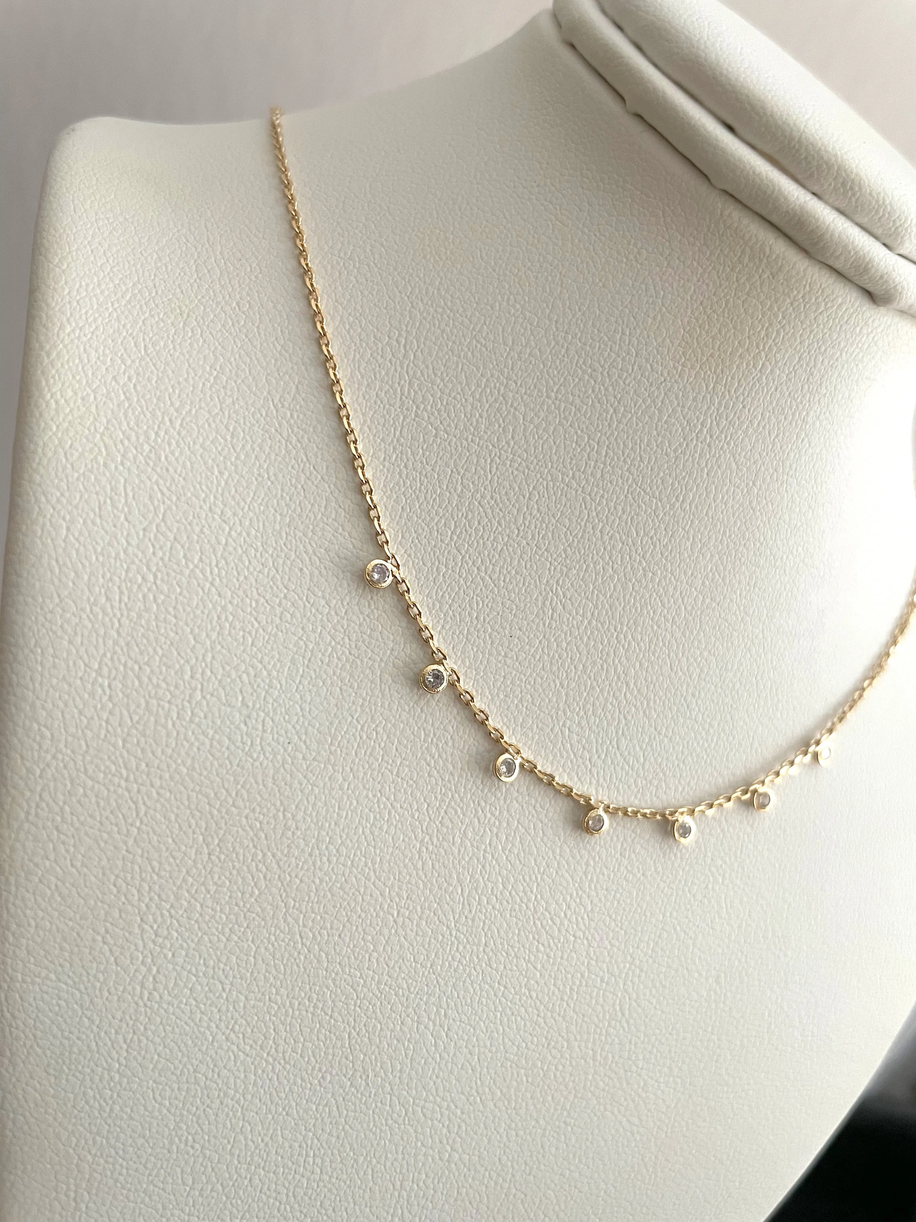 Zirconia dots necklace